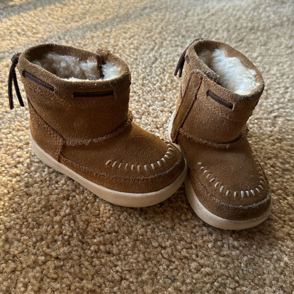 Baby brown uggs, size 4